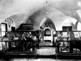 Вторая комната экспозиции Псковского археологического общества. 1903 г