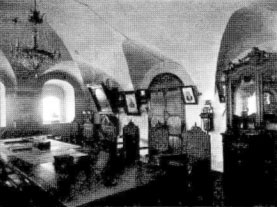 Вторая комната экспозиции Псковского археологического общества. После 1906 г