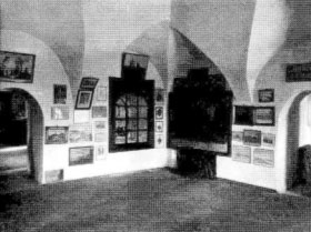 Третья комната экспозиции музея Псковского археологического общества