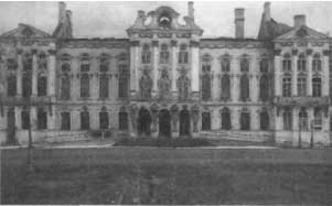 Фасад Екатерининского дворца в годы ВОВ
