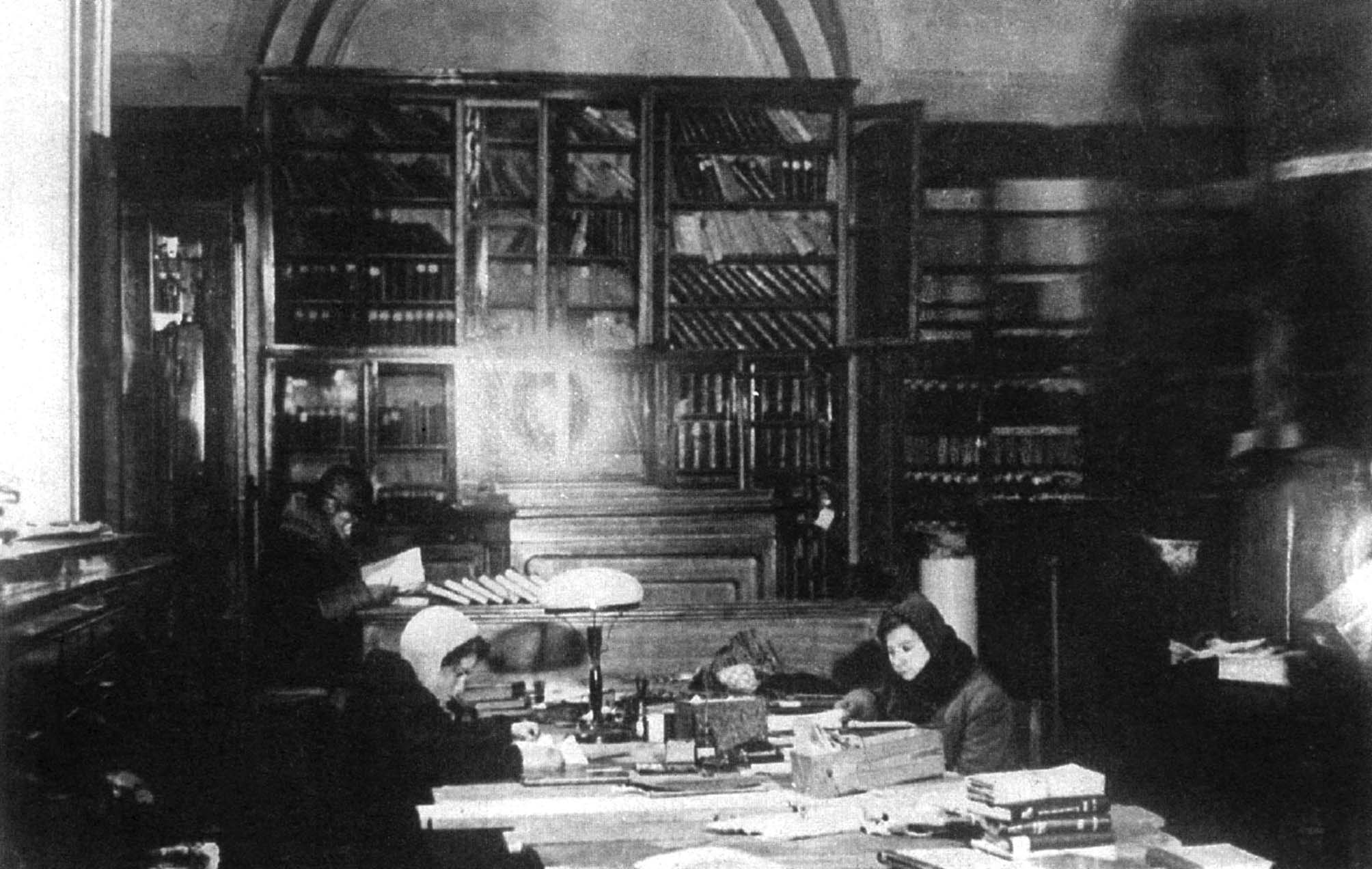 Читальный зал Государственной Публичной библиотеки им.М.Е.Салтыкова-Щедрина в годы войны