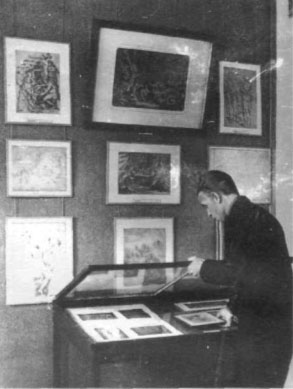  Часть экспозиции выставки рисунков и офортов из собрания музея. 1938 г.