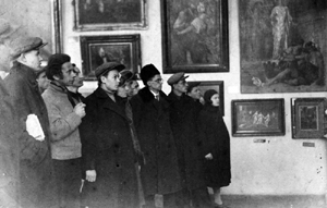 Экскурсия в картинной галерее, 1930-е гг.